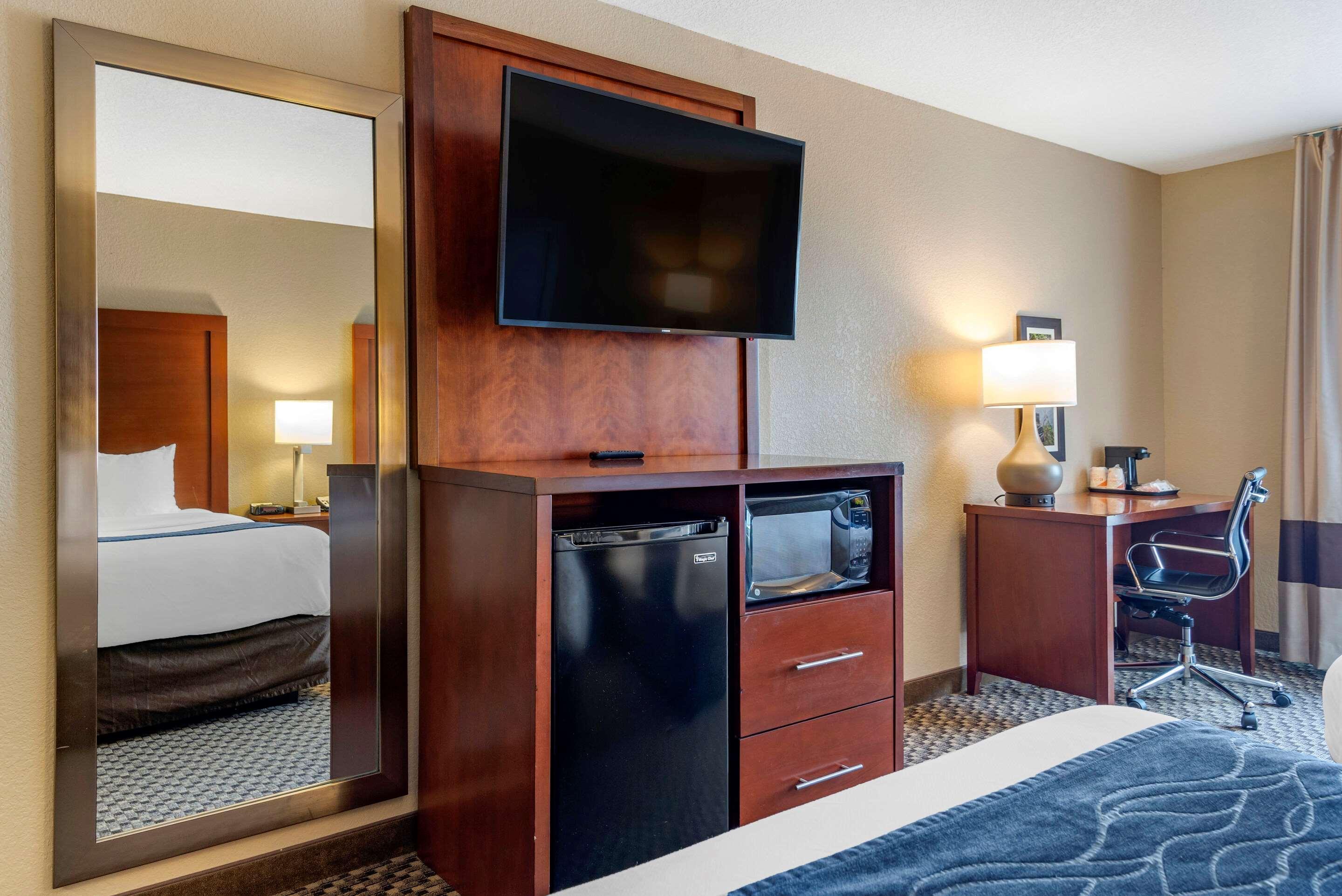 Comfort Inn & Suites Blue Ridge Esterno foto